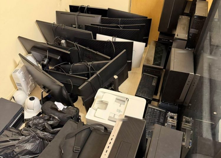 Συνελήφθη 47χρονος για κλοπή ηλεκτρονικού εξοπλισμού από το ΕΚΠΑ