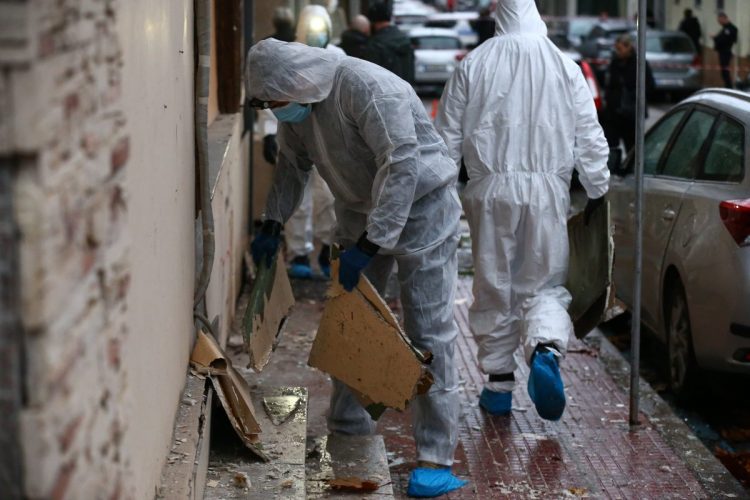 Θεσσαλονίκη: Επαγγελματικό χτύπημα «βλέπουν» πίσω από την έκρηξη στον Εύοσμο – Τι εξετάζουν οι Αρχές