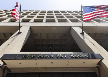 Η κυβέρνηση Τραμπ κλείνει τα κεντρικά γραφεία του FBI