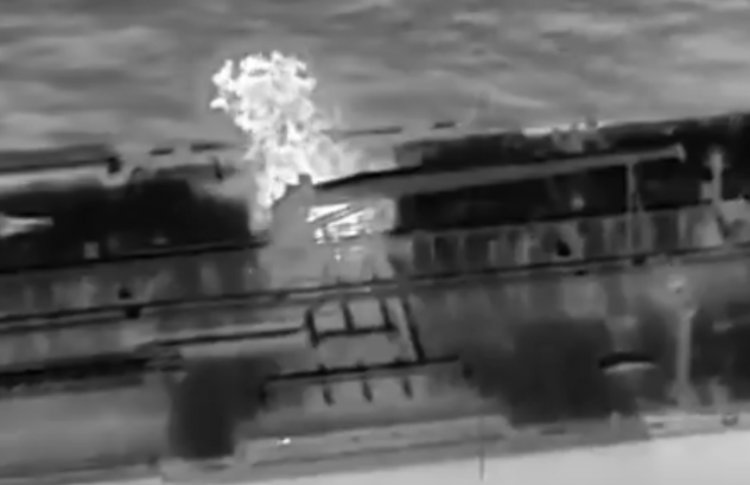 Ουκρανία: Έπληξε τάνκερ του ρωσικού «σκιώδους στόλου» στη Μεσόγειο – Έπλεε μεταξύ Κρήτης και Λιβύης – ΒΙΝΤΕΟ