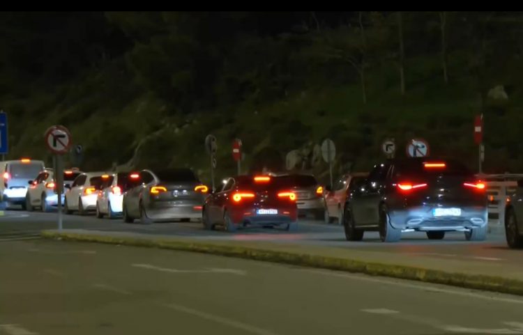 Μετ’ εμποδίων η επιστροφή των εκδρομέων στην Αθήνα – Μεγάλη ταλαιπωρία και ατελείωτες ουρές χιλιομέτρων