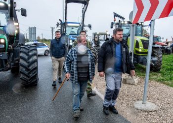 Σέρρες: Κλούβα των ΜΑΤ παίρνει φόρα και πέφτει πάνω σε τρακτέρ