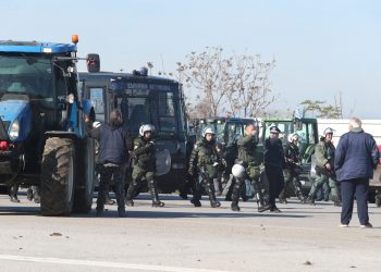Ο Σιμόπουλος προκαλεί: «Πρέπει να επέμβει η αστυνομία και να τελειώνει αυτή η ιστορία»