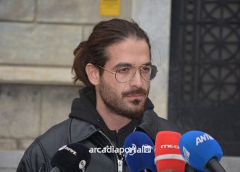 Ελεύθερος ο Άρης Μουγκοπέτρος, πήρε αναβολή για τη Δευτέρα – Τι δήλωσε η σύζυγός του