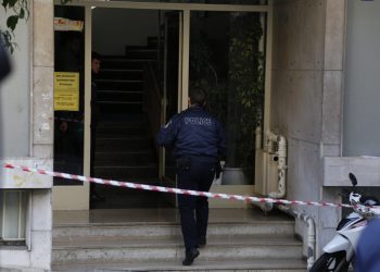 Χαλκίδα: Βρέθηκε πτώμα άνδρα σε πιλοτή στο κέντρο της πόλης