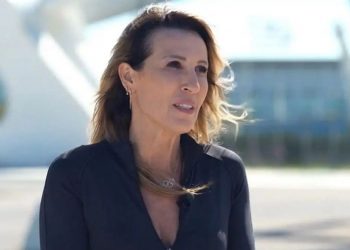 Τροχαίο για την Πηγή Δεβετζή – Τούμπαρε το αυτοκίνητό της μέσα σε τούνελ