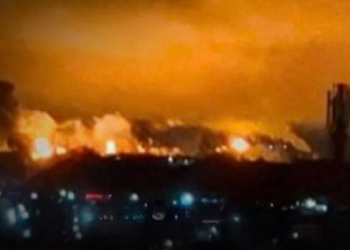 Η Ουκρανία ανακοίνωσε ότι έπληξε ένα από τα μεγαλύτερα διυλιστήρια της Ρωσίας