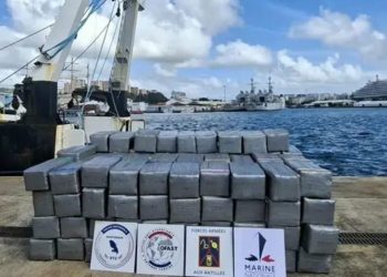 Φωτογραφίες με την κατασχεμένη κοκαΐνη και το σκάφος του «Έλληνα Εσκομπάρ»