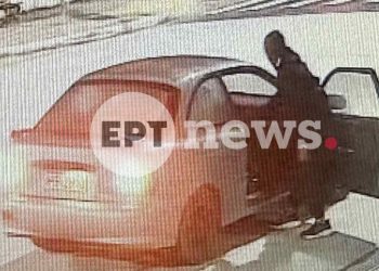 Καβάλα: Καρέ καρέ η διάρρηξη σε καφετέρεια – Έσπασαν τη τζαμαρία, πήραν ολόκληρο το συρτάρι του ταμείου