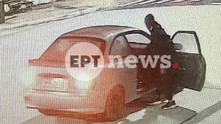 Καβάλα: Καρέ καρέ η διάρρηξη σε καφετέρεια – Έσπασαν τη τζαμαρία, πήραν ολόκληρο το συρτάρι του ταμείου