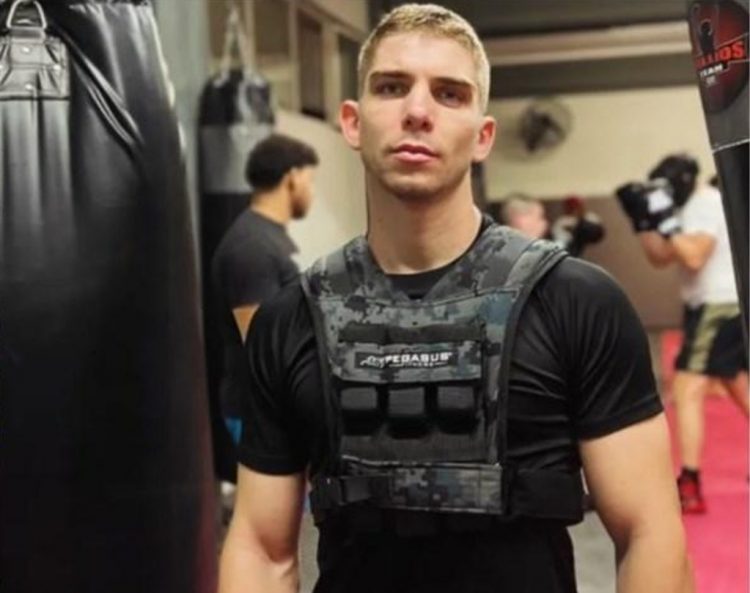 «Ερχεται μία ολόκληρη κερκίδα προς το ρινγκ…»: Ο kickboxer Γιάννης Τσουκαλάς περιγράφει την άγρια επίθεση που δέχθηκε στη Σερβία