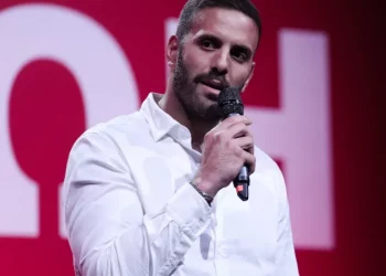 Καταγγελία για ξυλοδαρμό δημοσιογράφου από τον ευρωβουλευτή Νίκο Παππά – Τέθηκε εκτός ευρωομάδας ΣΥΡΙΖΑ