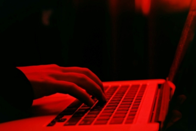 Νέα απάτη με δήθεν e–mail του υπουργείου Ανάπτυξης για «Δωρεάν πακέτο γιορτών»