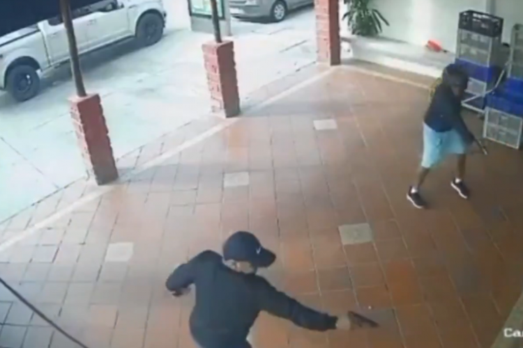 Εκουαδόρ: Η στιγμή της εκτέλεσης του ποδοσφαιριστή Πινέιντα και της συζύγου του – Σοκαριστικό βίντεο