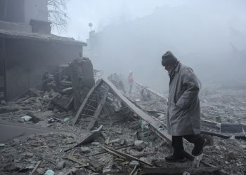 Ρωσικό πλήγμα στο Χάρκοβο με δεκάδες τραυματίες – Εντολή για απομάκρυνση 3.000 παιδιών και των γονέων τους από Ζαπορίζια και Ντνιπροπετρόφσκ