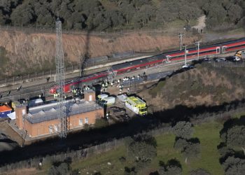 Σιδηροδρομική τραγωδία στην Ισπανία: Φθαρμένο αρμό στις ράγες εντόπισαν οι εμπειρογνώμονες