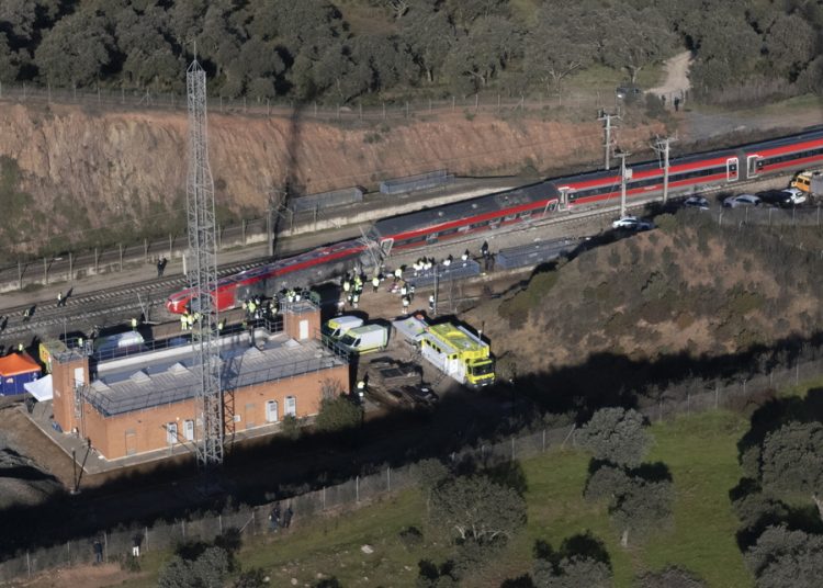 Σιδηροδρομική τραγωδία στην Ισπανία: Φθαρμένο αρμό στις ράγες εντόπισαν οι εμπειρογνώμονες