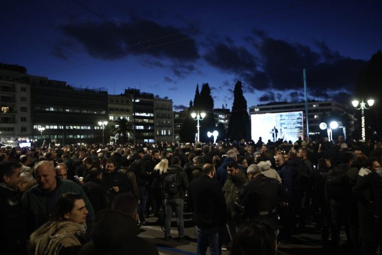 Συγκέντρωση στο Σύνταγμα ενάντια στο νομοσχέδιο για τις Ένοπλες Δυνάμεις – Σε ισχύ κυκλοφοριακές ρυθμίσεις