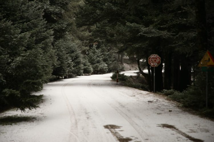 Στο «ψυγείο» η χώρα: Πού θα χιονίσει τις επόμενες ώρες, πότε αναμένεται βελτίωση