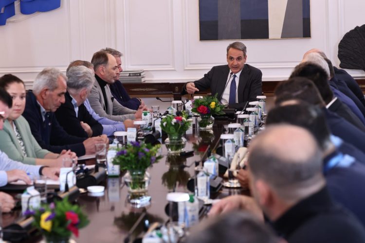 Ολοκληρώθηκε η συνάντηση Μητσοτάκη με τους αγρότες – Στο επίκεντρο το κόστος παραγωγής