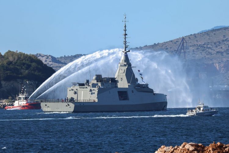 Η Ελλάδα υποδέχθηκε την πρώτη φρεγάτα Belharra, «Κίμων» – Εικόνες & βίντεο από τη λαμπρή τελετή