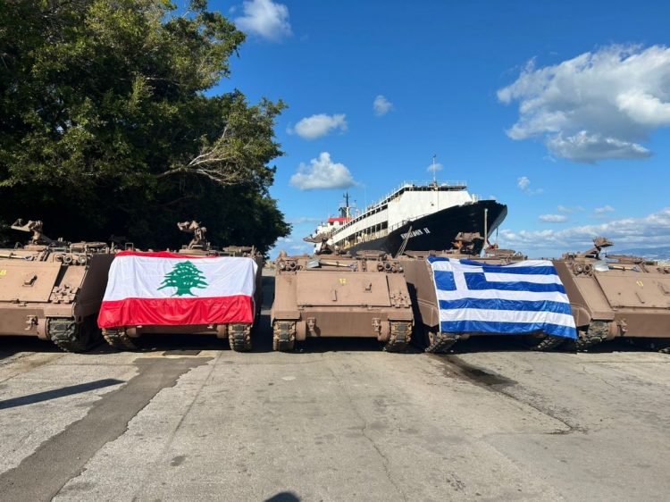 Μεταφορά στρατιωτικού υλικού, το οποίο παραχώρησε η Ελλάδα στον Λίβανο