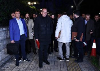 Αγροτικά μπλόκα: Την Τρίτη οι τελικές αποφάσεις – Δυσαρέσκεια μετά τη συνάντηση με Μητσοτάκη, «να πρυτανεύσει η κοινή λογική» λέει ο Τσιάρας