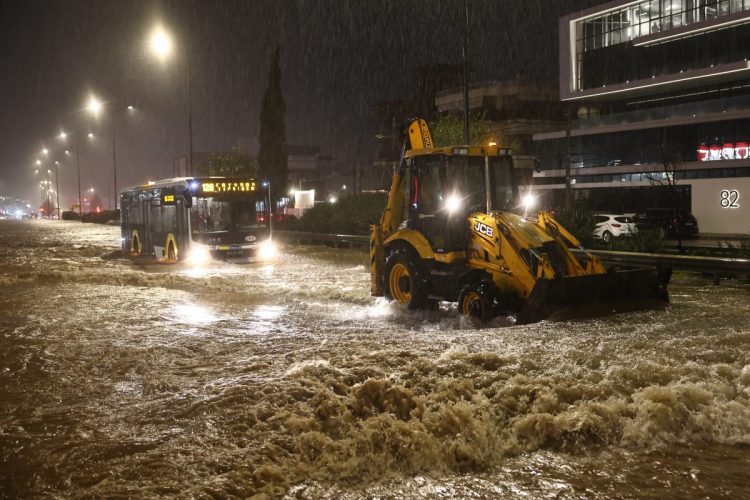 Κακοκαιρία στην Αττική: Οι περιοχές που δέχτηκαν τον μεγαλύτερο όγκο νερού την Τετάρτη – ΧΑΡΤΕΣ