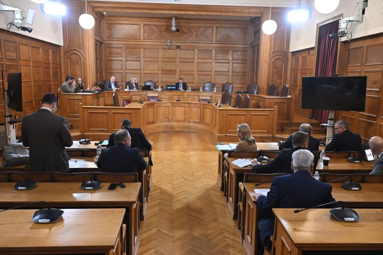ΟΠΕΚΕΠΕ: Ένταση στην εξεταστική της Βουλής μεταξύ Λιακούλη – Χαλικιά
