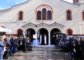 «Βιολάντα»: Σε κλίμα οδύνης το τελευταίο «αντίο» στην Ελένη Κατσαρού και την Βασιλική Σκαμπαρδώνη