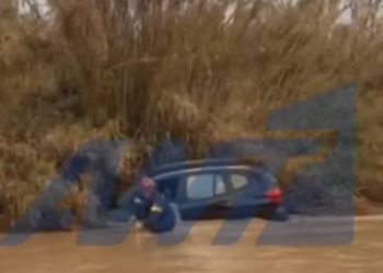 Πικέρμι: Βίντεο από τη διάσωση εγκλωβισμένων οδηγών