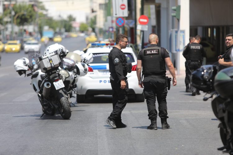 Πετρούπολη: 13χρονη δέχθηκε επίθεση για βιασμό και ληστεία από αλλοδαπό σε στάση λεωφορείου