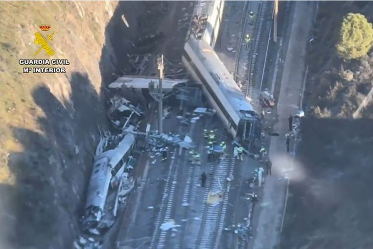 Ισπανία: Η κυβέρνηση θα πληρώσει αποζημιώσεις 20 εκατομμυρίων ευρώ στα θύματα του πολύνεκρου σιδηροδρομικού δυστυχήματος