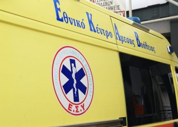 Σοκ στο Αιγάλεω: Ηλικιωμένη αυτοπυρπολήθηκε έξω από κατάστημα