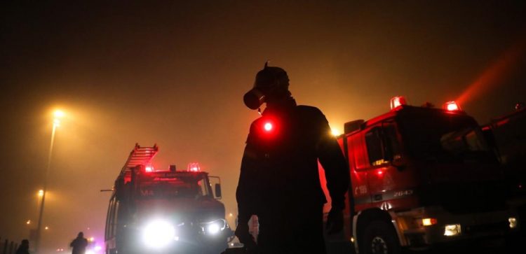 Ηράκλειο: Υπό έλεγχο η φωτιά στη ΒΙΠΕΗ – Έζησε ξανά τον εφιάλτη εταιρεία επεξεργασίας ξύλου