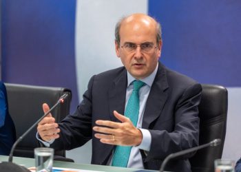 Βγήκε μπροστά από… ανάγκη ο Κωστής Χατζηδάκης και αγνόησε το… λεκτικό ξύλο