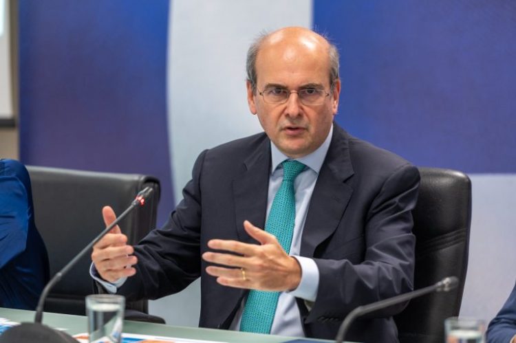 Βγήκε μπροστά από… ανάγκη ο Κωστής Χατζηδάκης και αγνόησε το… λεκτικό ξύλο