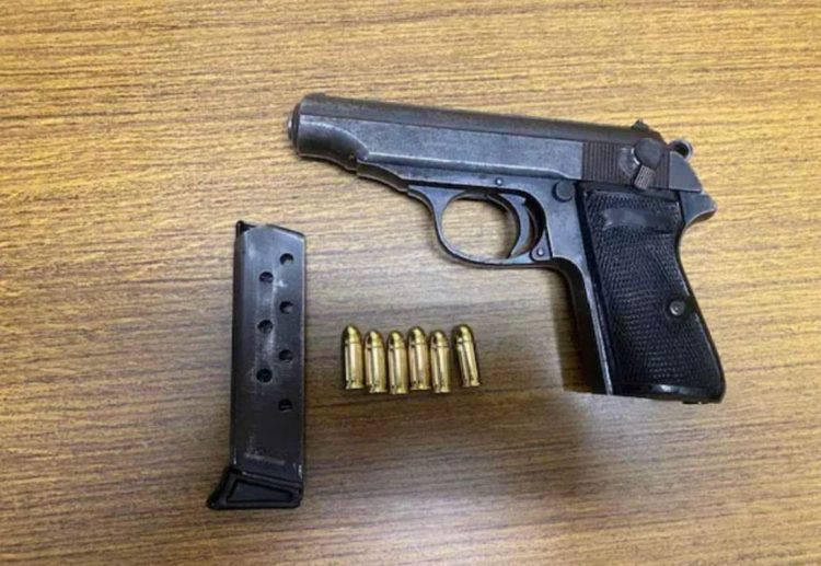 Χαϊδάρι: Συνελήφθη 20χρονος συνεπιβάτης μοτοσικλέτας με γεμάτο όπλο – Έβρισε και απείλησε τους αστυνομικούς