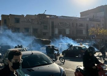 Συγκρούσεις μεταξύ διαδηλωτών και δυνάμεων ασφαλείας στο Ιράν: Τρεις νεκροί κατά τη διάρκεια των κινητοποιήσεων κατά της ακρίβειας