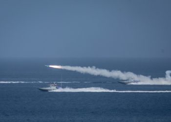 Κλείνουν τα Στενά του Ορμούζ μετά την επίθεση ΗΠΑ και Ισραήλ στο Ιράν