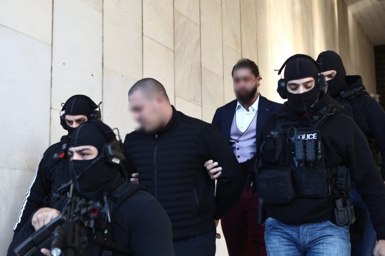 Διπλό φονικό στη Φοινικούντα: Δίωξη στη σύντροφο του ανιψιού του 68χρονου και σε έναν φίλο του