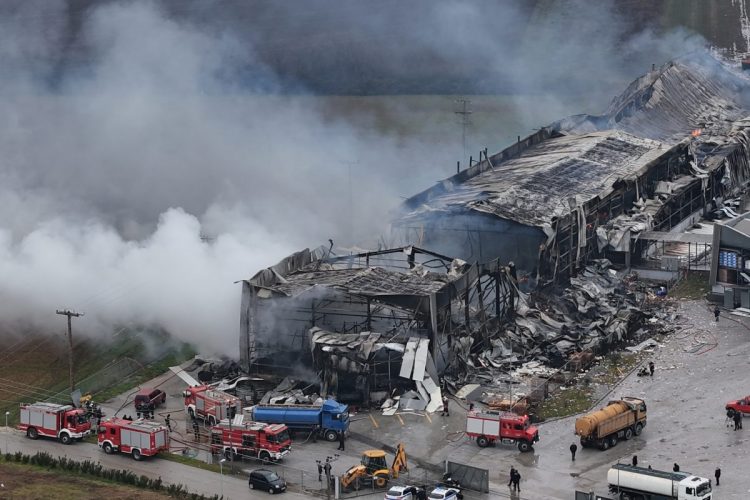 Έκρηξη στη «Βιολάντα»: «Μπουσουλώντας πήγαμε προς την έξοδο» – Συγκλονίζει νέα μαρτυρία εργαζόμενης