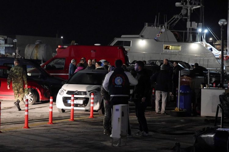 Τραγωδία στη Χίο: «Δεν κοιμήθηκα όλο το βράδυ» – Συγκλονίζει δύτης που ανέσυρε 12 σορούς