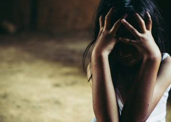 Βόλος: Οι φωτογραφίες που «έκαψαν» την μητέρα της 7χρονης που διώκεται για παιδική πορνογραφία