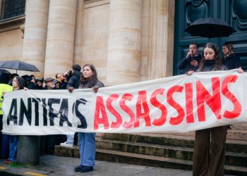 Γαλλία: Ακροαριστεροί δολοφόνησαν νεαρό εθνικιστή – Περιφρουρούσε φεμινιστική διαμαρτυρία