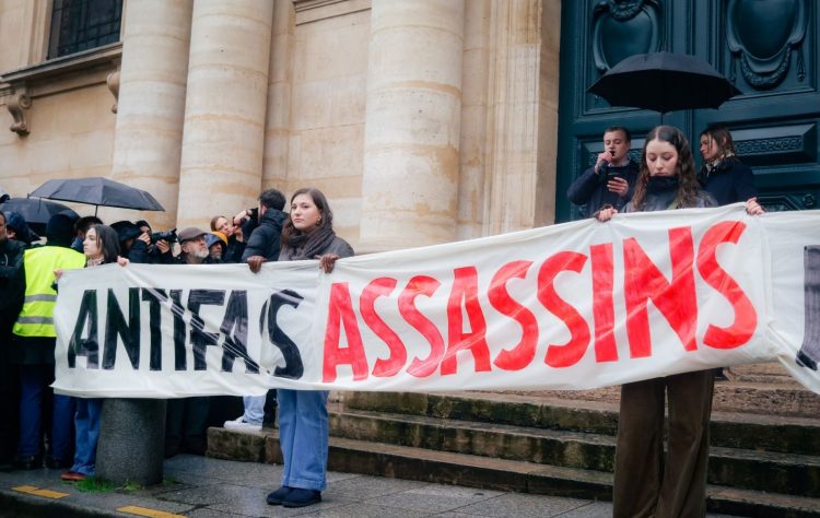 Γαλλία: Ακροαριστεροί δολοφόνησαν νεαρό εθνικιστή – Περιφρουρούσε φεμινιστική διαμαρτυρία