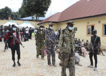 Νιγηρία: Τρεις νεκροί από την επίθεση ενόπλων και απαγωγή καθολικού ιερέα και πιστών στην πολιτεία Καντούνα