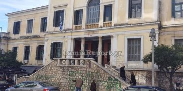 Λαμία: Μητέρα εγκατέλειψε στα δικαστήρια το 9,5 ετών παιδί της με αυτισμό και έφυγε