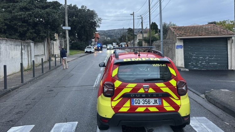 Γαλλία: Ένας 15χρονος μαθητής μαχαίρωσε μέσα στην τάξη, την ώρα του μαθήματος, την 60χρονη καθηγήτρια των Εικαστικών