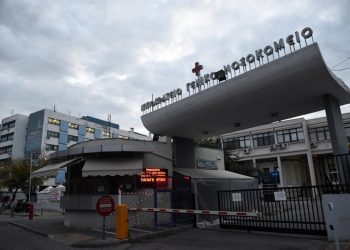 Θεσσαλονίκη: Χειροπέδες σε 39χρονη που έβρισε και απείλησε γιατρό σε νοσοκομείο